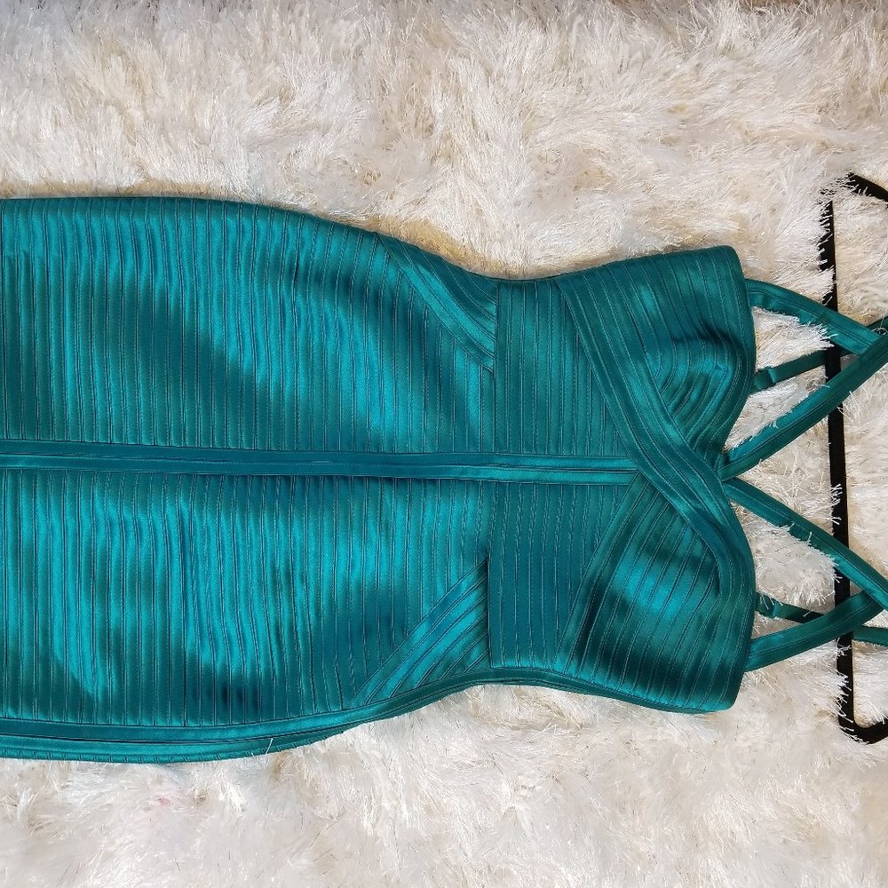 BCBG GREEN PARTY DRESS-NEW WITHOUT TAG